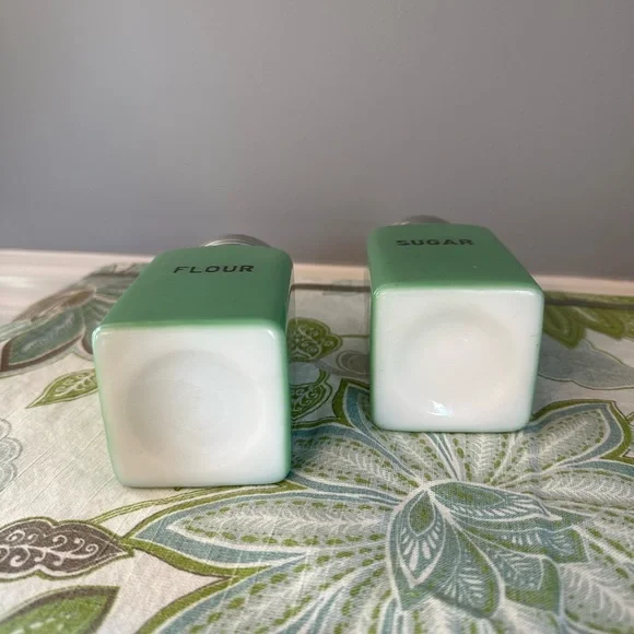 Vintage Jadite Flour and Sugar Shakers - Picture 5 of 6